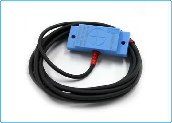 tipo detección capacitiva cuadrada de 10m m PNP del metal del sensor FKCN2210-P del interruptor de 12V DC no