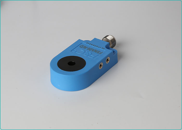 3 sensibilidad inductiva del interruptor 3m m del sensor de proximidad del anillo del enchufe del Pin M8 ajustable